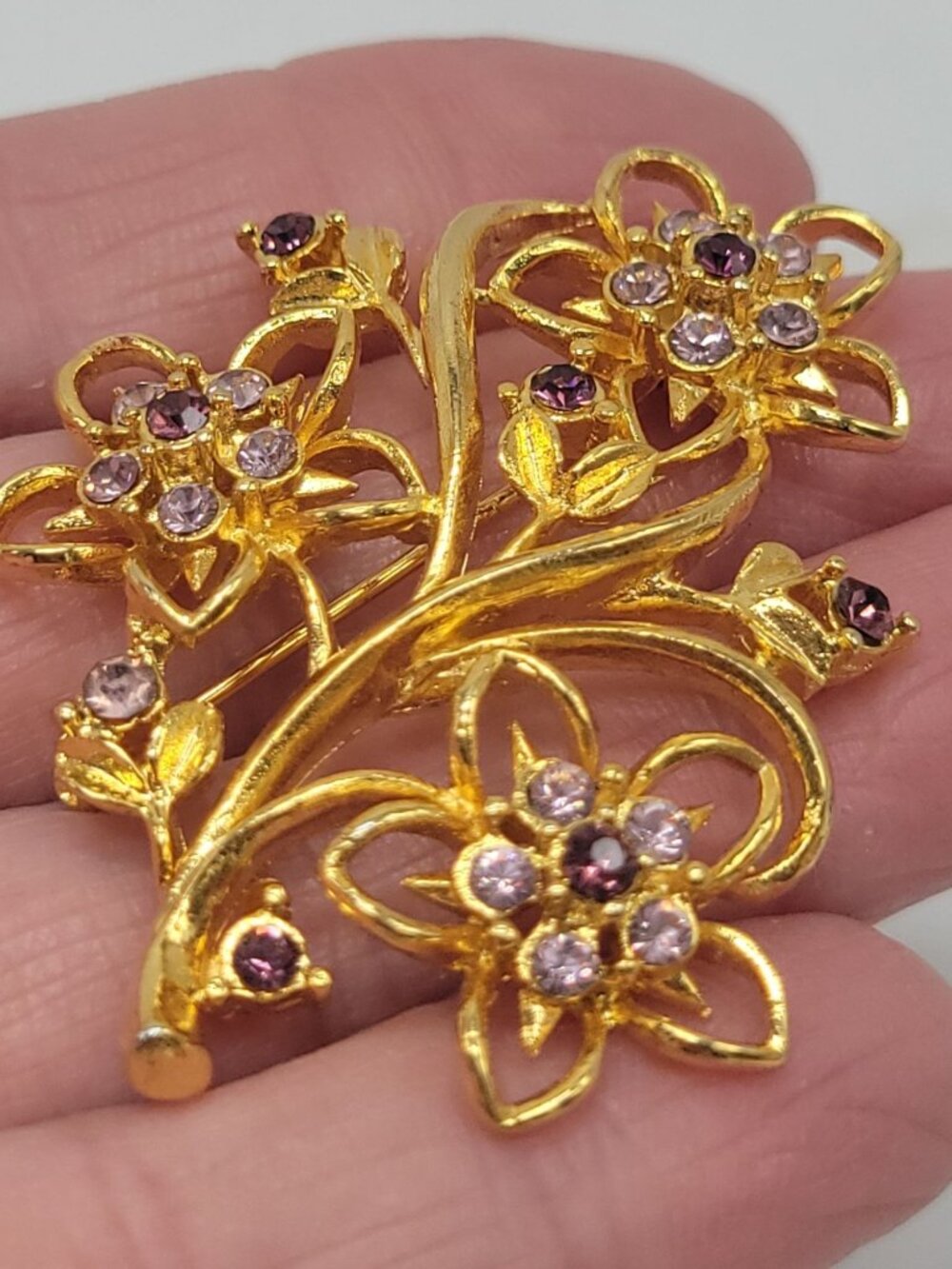 Gold-Tone Floral Brooch With Purple Rhinestones 2" Vintage Pin Jewelry - Picture 11 of 11
